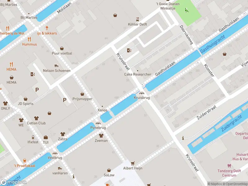 Ambulance met grote spoed naar de Gasthuislaan in Delft