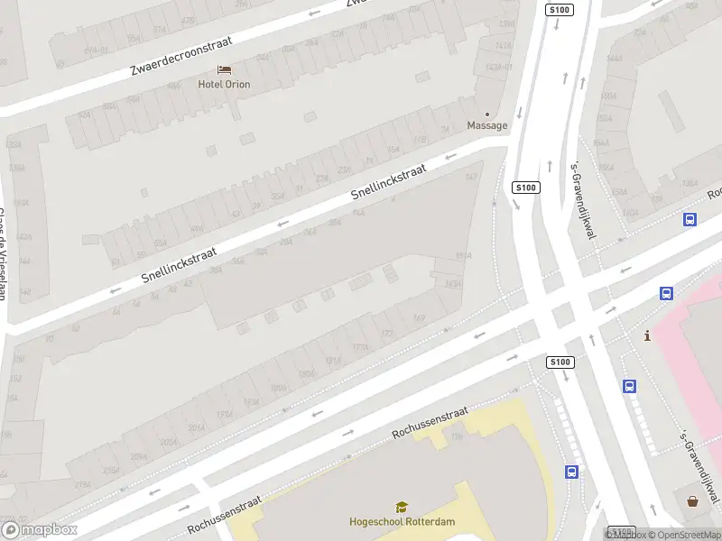 Ambulance met gepaste spoed naar de Rochussenstraat in Rotterdam