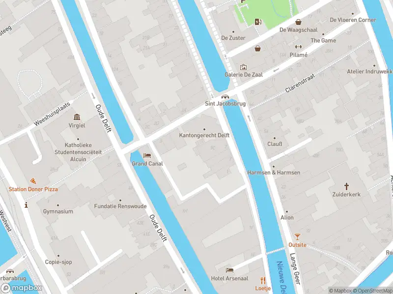 Ambulance met grote spoed naar de Westvest in Delft