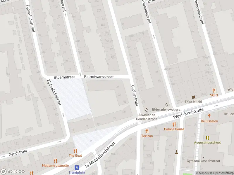 Ambulance met gepaste spoed naar de Coolsestraat in Rotterdam