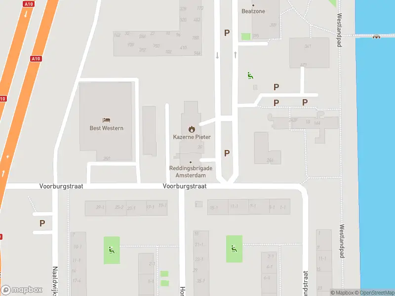 Ambulance met grote spoed naar de Honselersdijkstraat in Amsterdam