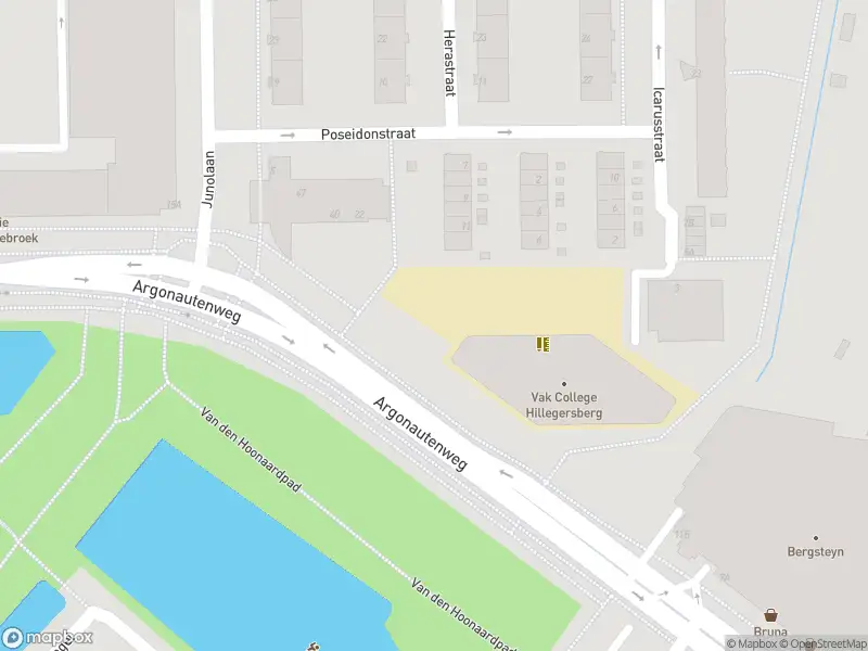 Ambulance met grote spoed naar de Icarusstraat in Rotterdam