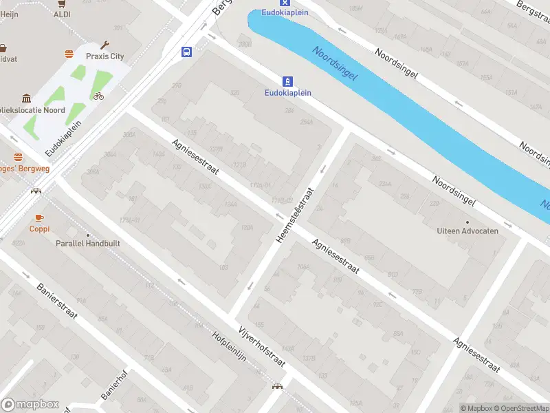 Ambulance met gepaste spoed naar de Heemsteêstraat in Rotterdam