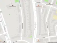 Ambulance met grote spoed naar de Elzenstraat in Amsterdam