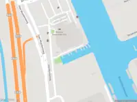 Ambulance met gepaste spoed naar de Joan Muyskenweg in Amsterdam