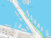 Ambulance met grote spoed naar de Verbindingsdam in Amsterdam
