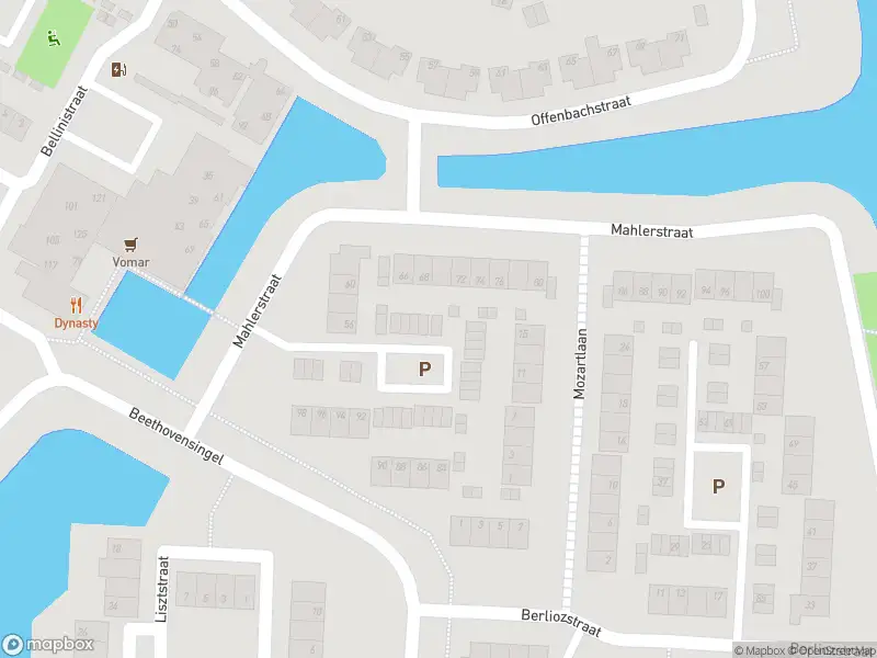 Ambulance met gepaste spoed naar de Mahlerstraat in Alkmaar