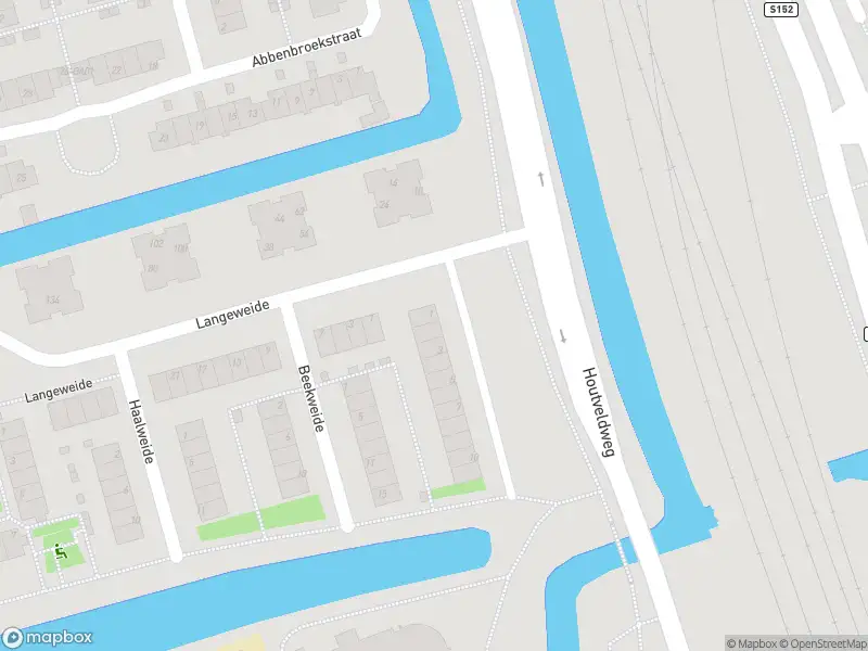 Ambulance met grote spoed naar de Schaarweide in Zaandam