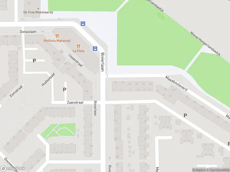 Ambulance met gepaste spoed naar de Maasboulevard in Spijkenisse