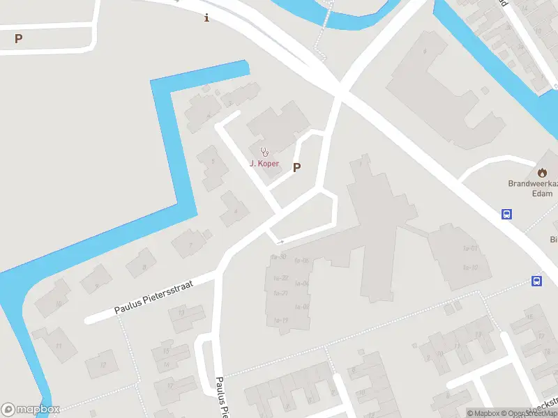 Ambulance met grote spoed naar de Paulus Pietersstraat in Edam