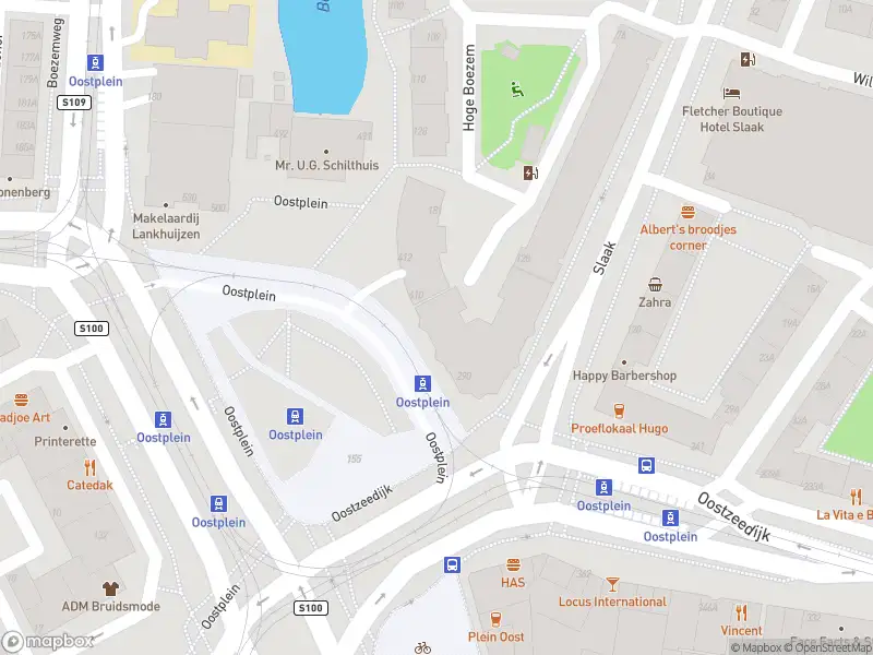 Ambulance met grote spoed naar de Oostplein in Rotterdam