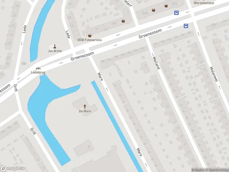 Ambulance met grote spoed naar de Mare in Rotterdam