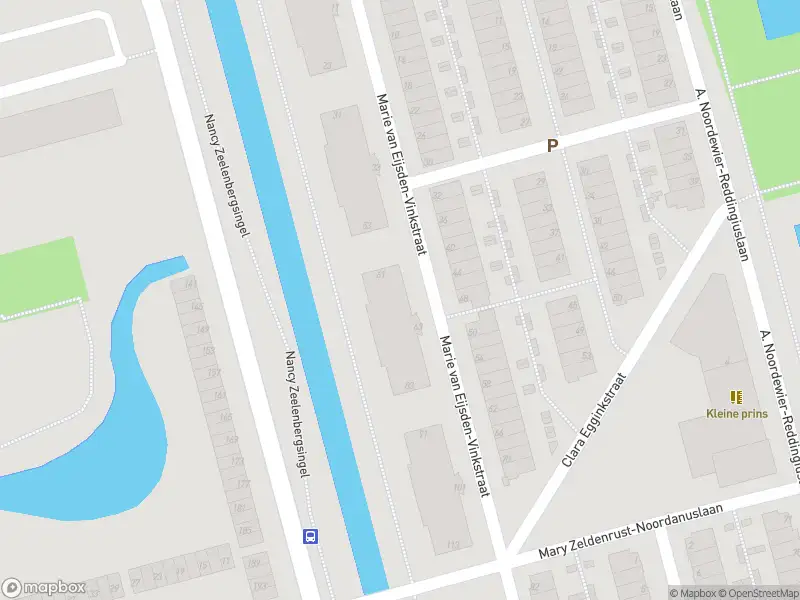 Ambulance met grote spoed naar de Marie van Eijsden-Vinkstraat in Rotterdam