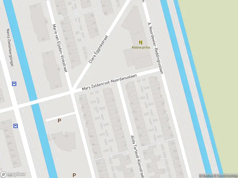 Ambulance met gepaste spoed naar de Alida Tartaud-Kleinstraat in Rotterdam