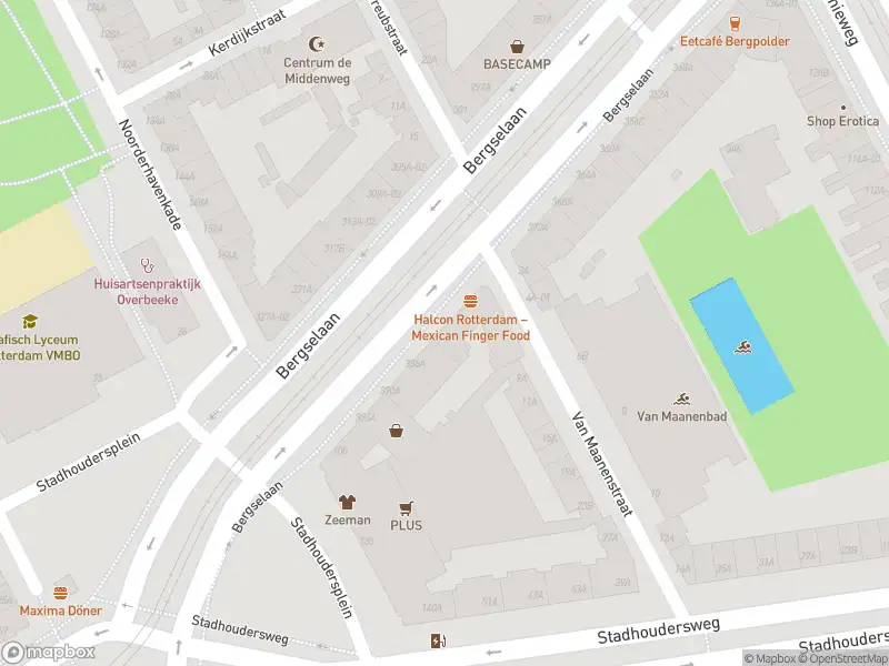 Ambulance met grote spoed naar de Bergselaan in Rotterdam