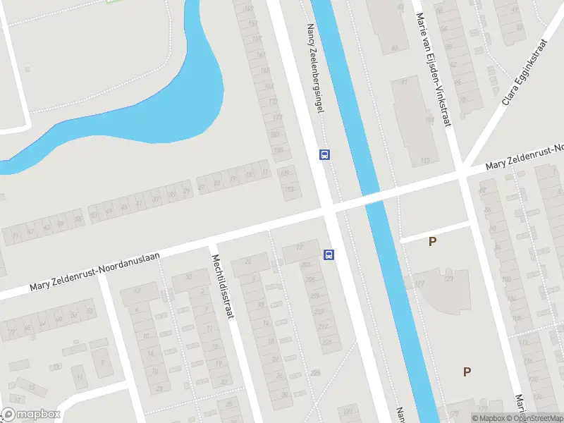 Ambulance met grote spoed naar de Mary Zeldenrust-Noordanuslaan in Rotterdam