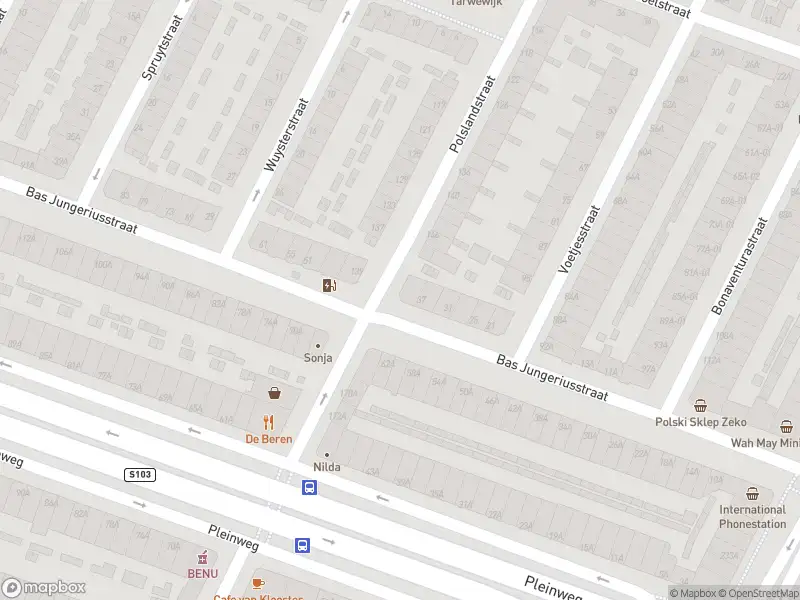 Ambulance met grote spoed naar de Bas Jungeriusstraat in Rotterdam