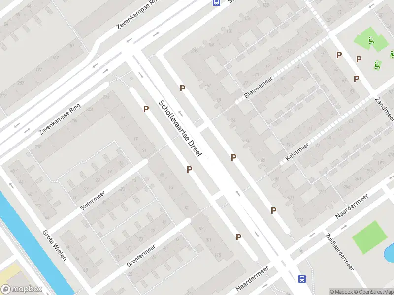 Ambulance met gepaste spoed naar de Schollevaartse Dreef in Rotterdam