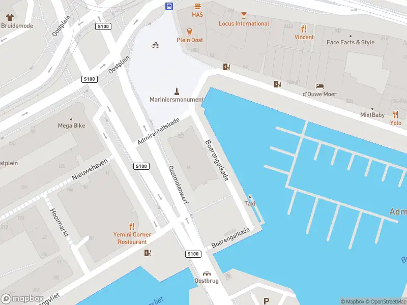 Ambulance met grote spoed naar de Admiraliteitskade in Rotterdam