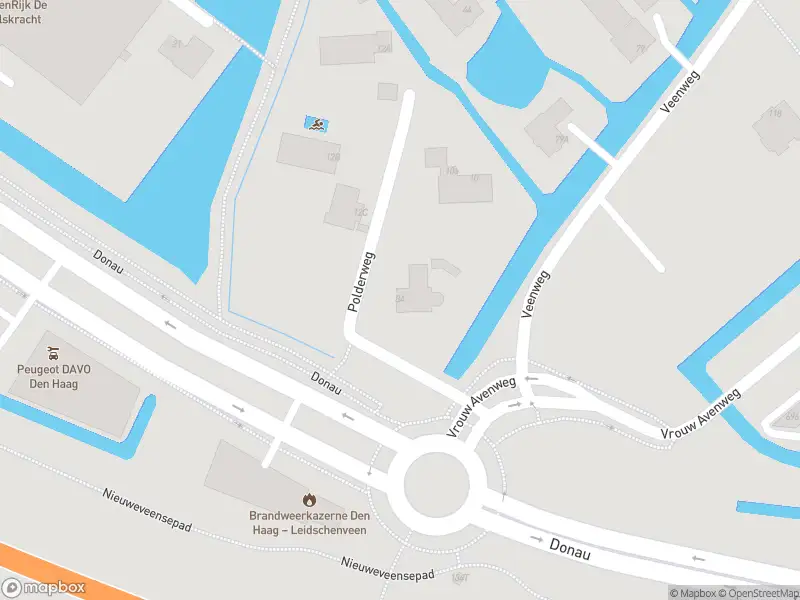 Ambulance met grote spoed naar de Polderweg in 's-Gravenhage