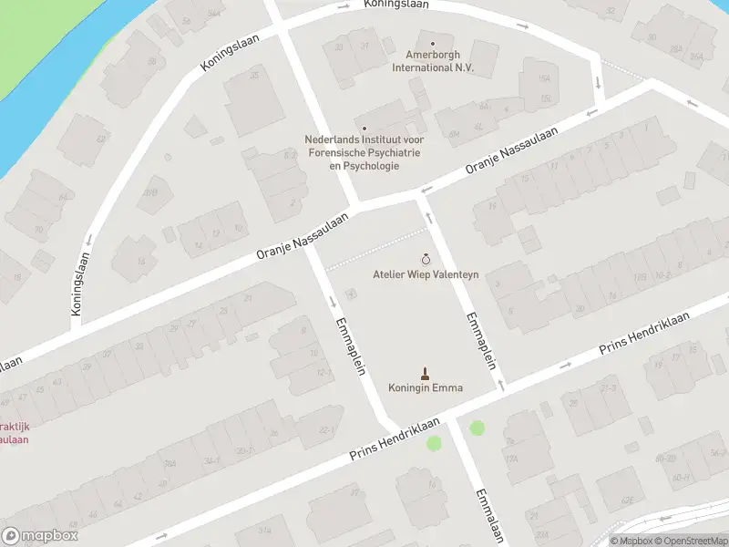 Ambulance met grote spoed naar de Emmaplein in Amsterdam