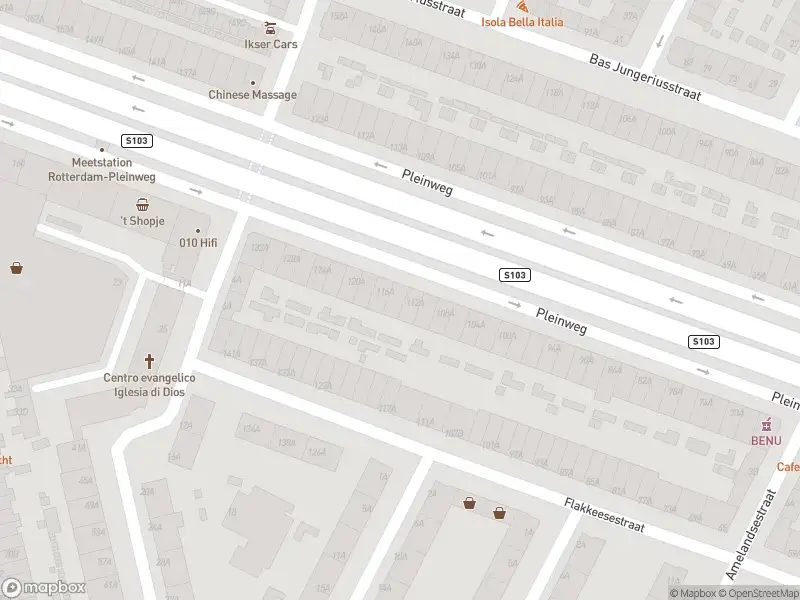 Ambulance met grote spoed naar de Pleinweg in Rotterdam