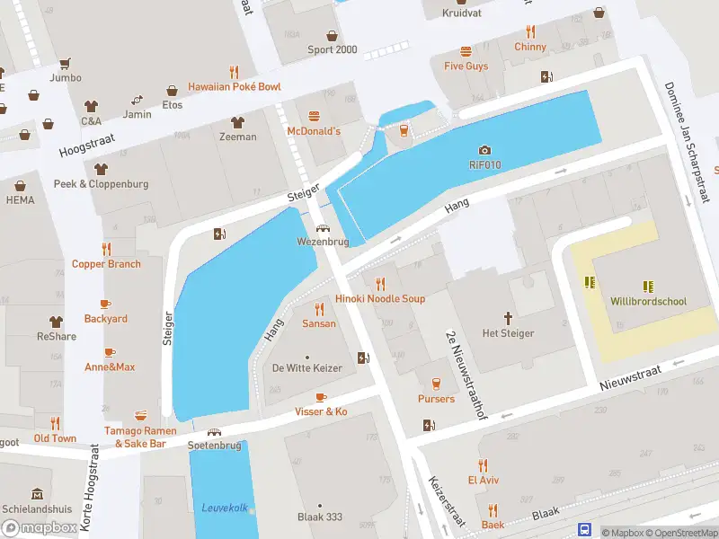 Ambulance met gepaste spoed naar de Keizerstraat in Rotterdam