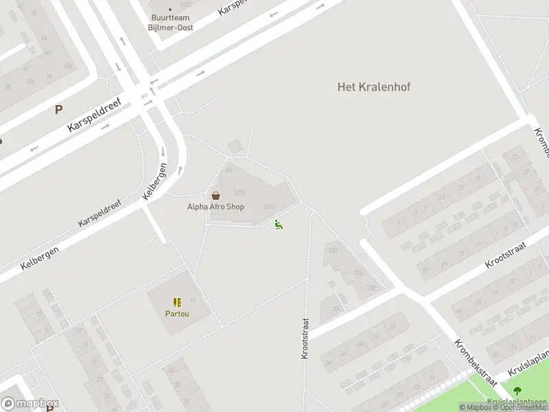 Ambulance met grote spoed naar de Kralenbeek in Amsterdam