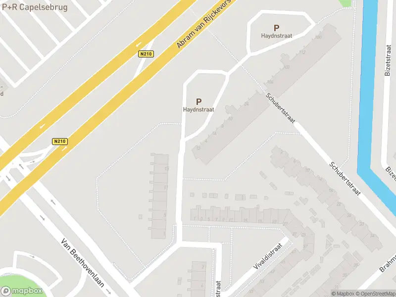 Ambulance met grote spoed naar de Haydnstraat in Capelle aan den IJssel