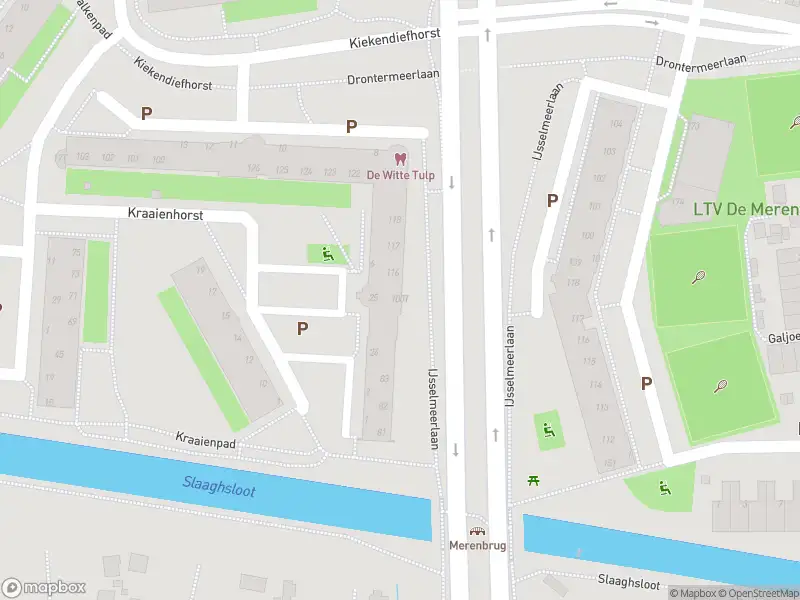 Ambulance met gepaste spoed naar de IJsselmeerlaan in Leiden