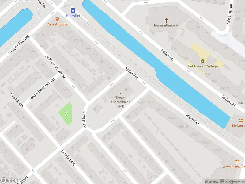 Ambulance met grote spoed naar de Eemstein in Rotterdam