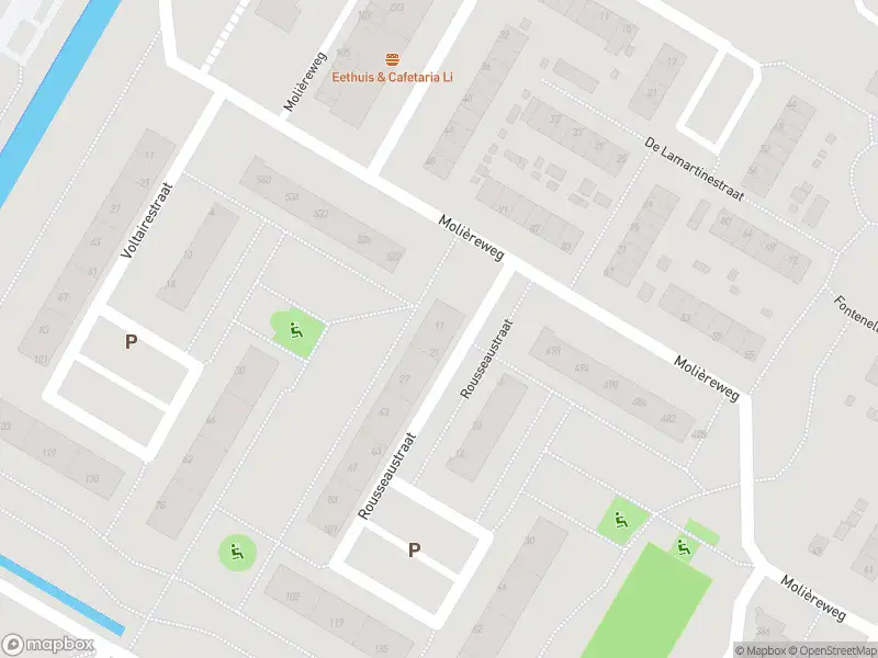 Ambulance met gepaste spoed naar de Rousseaustraat in Rotterdam