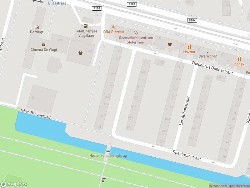 Ambulance met grote spoed naar de Johan Schippersplantsoen in Amsterdam