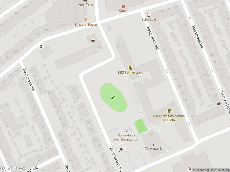 Ambulance met gepaste spoed naar de Zwartewaalstraat in Rotterdam