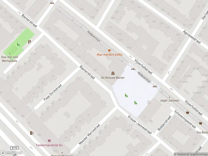 Ambulance met gepaste spoed naar de Banierstraat in Rotterdam