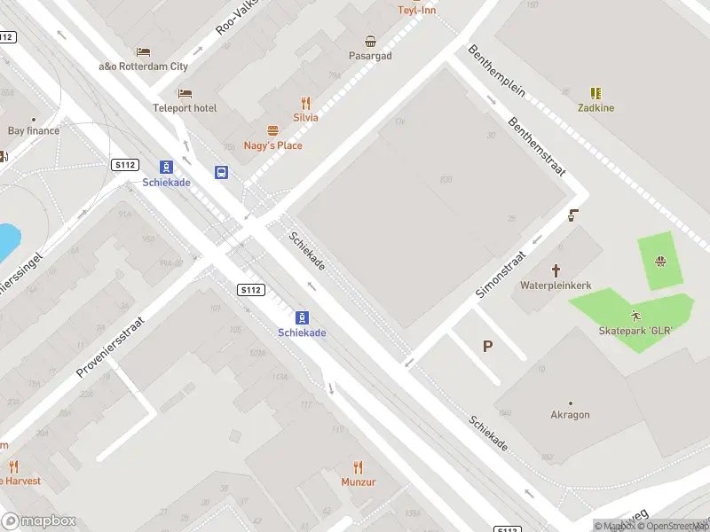 Ambulance met grote spoed naar de Schiekade in Rotterdam