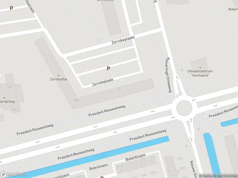 Ambulance met gepaste spoed naar de Zernikeplaats in Rotterdam