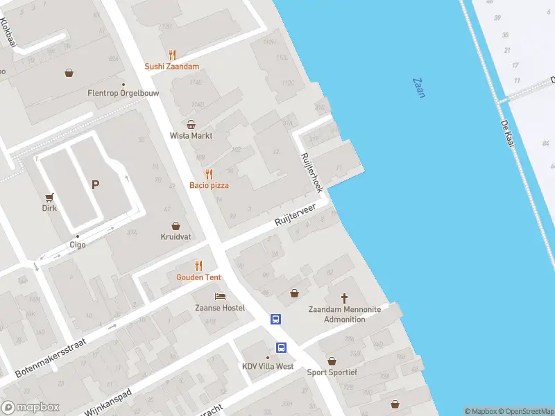 Ambulance met grote spoed naar de Ruijterveer in Zaandam