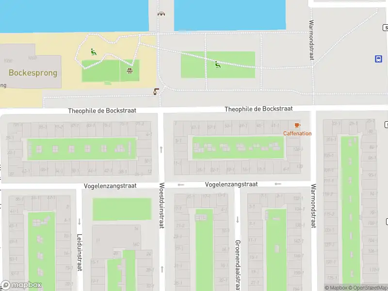 Ambulance met grote spoed naar de Leiduinstraat in Amsterdam
