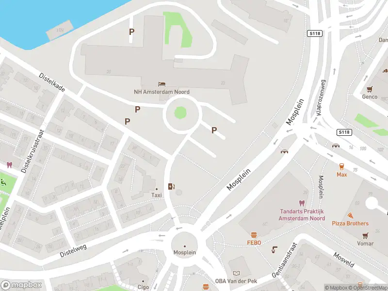 Ambulance met grote spoed naar de Kamperfoelieweg in Amsterdam