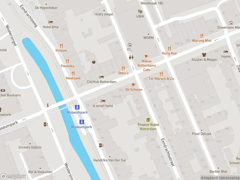 Ambulance met grote spoed naar de Witte de Withstraat in Rotterdam