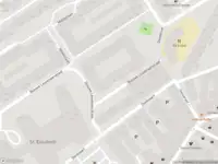 Politie met grote spoed naar de Schorsmolenstraat in Breda vanwege letsel