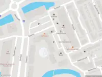 Ambulance met grote spoed naar de Slotplein in Capelle aan den IJssel