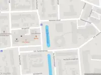 Ambulance met grote spoed naar de G.A.Soetemanweg in Pernis Rotterdam