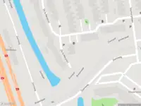 Ambulance met gepaste spoed naar de De la Marplein in Schiedam