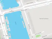 Ambulance met gepaste spoed naar de Weesperzijde in Amsterdam