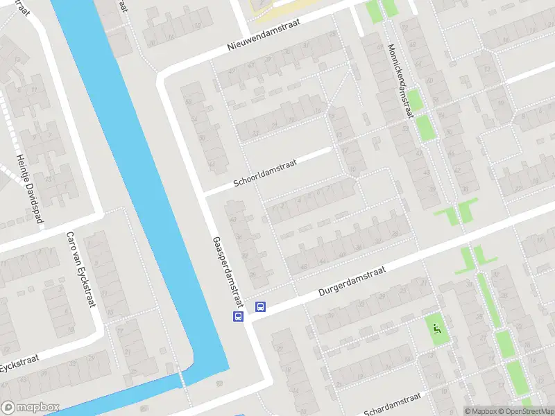 Ambulance met gepaste spoed naar de Schoorldamstraat in Zaandam