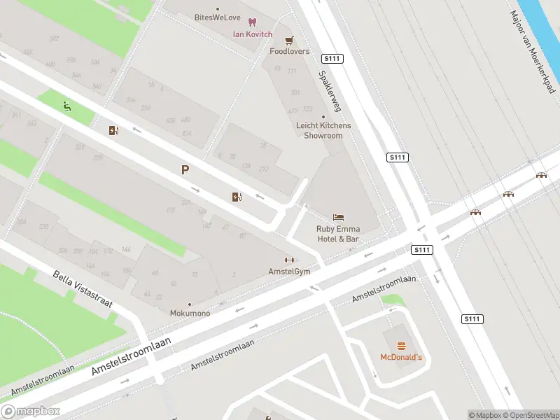 Ambulance met gepaste spoed naar de Amstelvlietstraat in Amsterdam