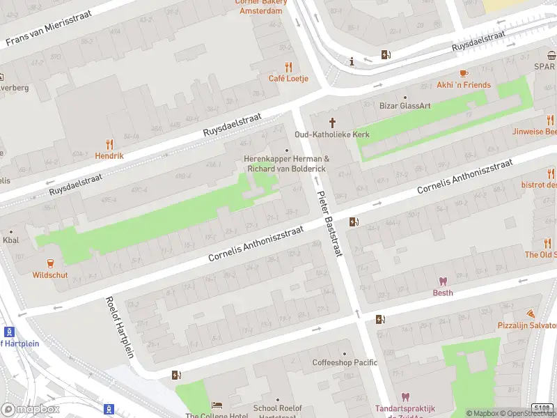 Ambulance met grote spoed naar de Cornelis Anthoniszstraat in Amsterdam