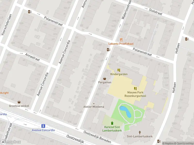 Ambulance met grote spoed naar de Waterloostraat in Rotterdam